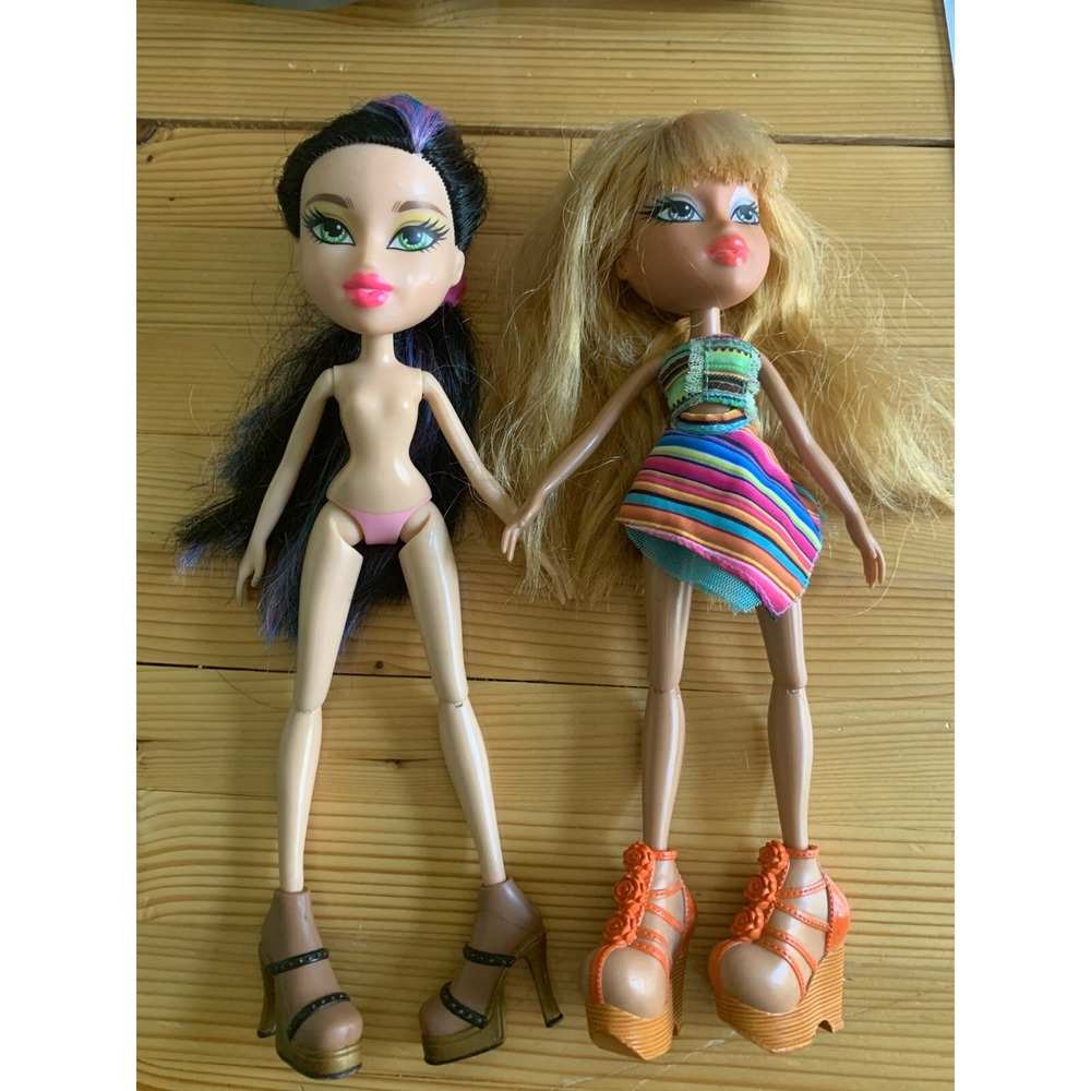 Bratz Doll Lot of 2 Blonde and Dark Hair with Streaks MGA Fashion Dolls Shoes